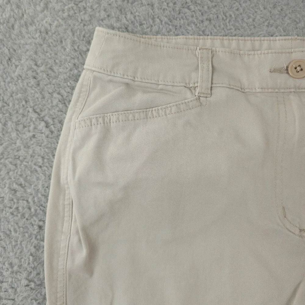 Chicos Pants Womens 0.5 US 6 Khaki Beige Chino Crop Lightweight Stretch Casual